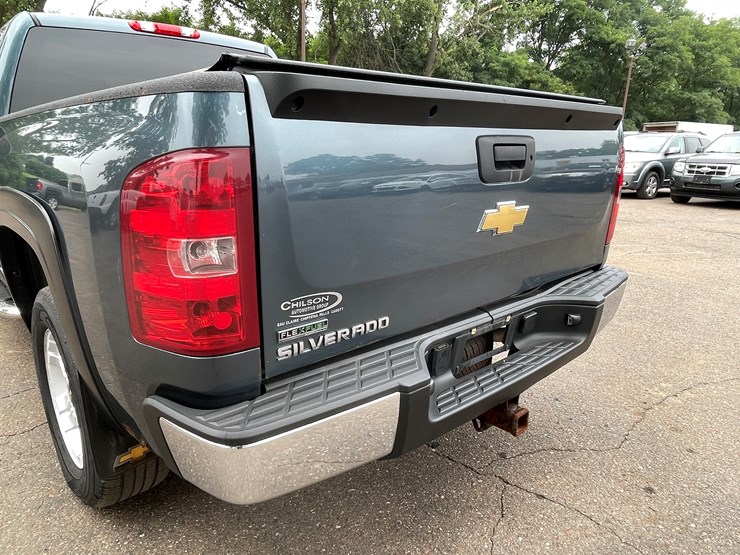 2011-chevrolet-silverado-1500-image-32