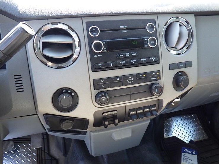 2014-ford-f550-image-27