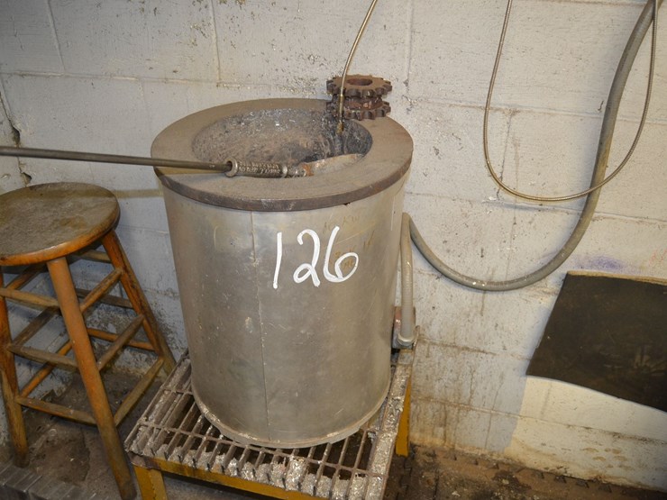 heavy-duty-babbit-pot-w/-ladel-image-2