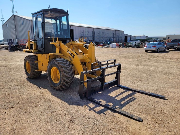 deere-244e-image-3