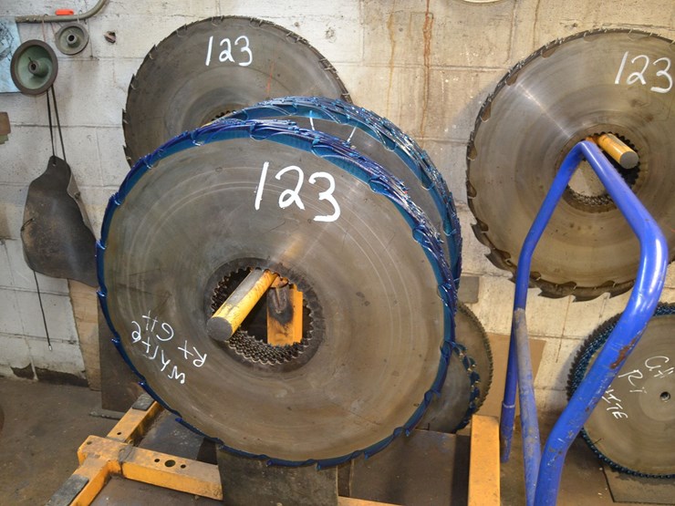 33-retipped-and-sharpened-saws-for-corley-gang-edger-w/-saw-cart-w/-39-saws-needs-resharpening-w/-guides-w/-guide-cart-image-2