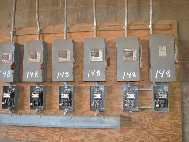 cutler-hammer-electrical-panel-w/-2-size-0-starter-w/-8-size-1-starter-w/-6-30-amp-disconnect-image-2