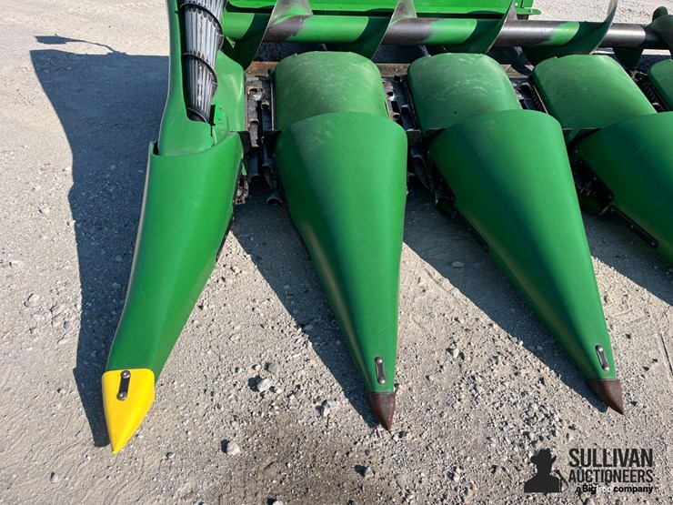 2021-john-deere-c8r-image-13