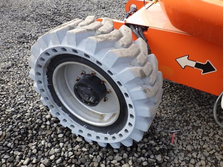 2017-jlg-600ajn-image-33