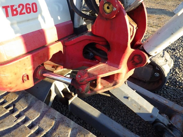 2019-takeuchi-tb260-image-15