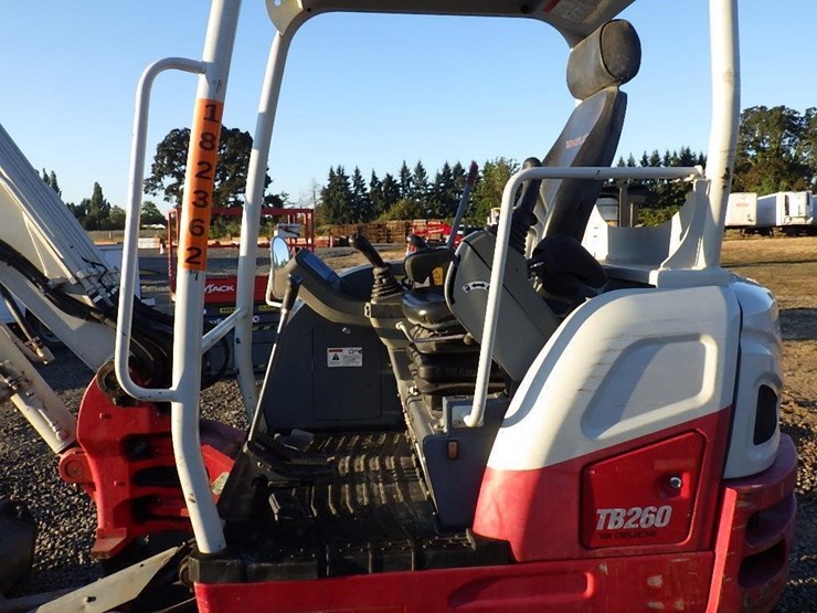 2019-takeuchi-tb260-image-24