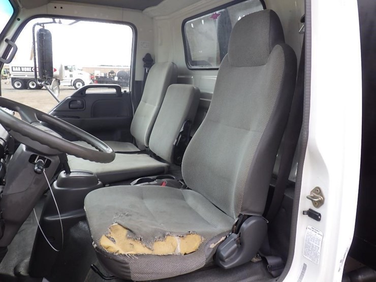2005-isuzu-npr-image-17
