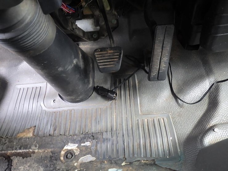 2005-isuzu-npr-image-28