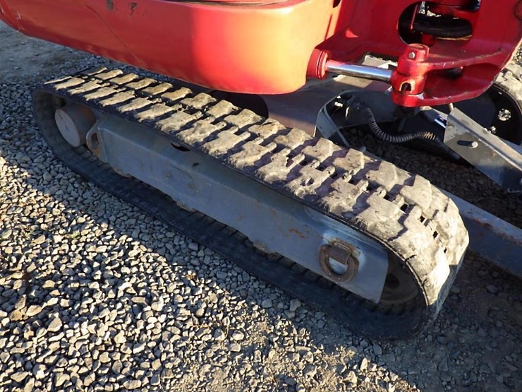 2019-takeuchi-tb230-image-39