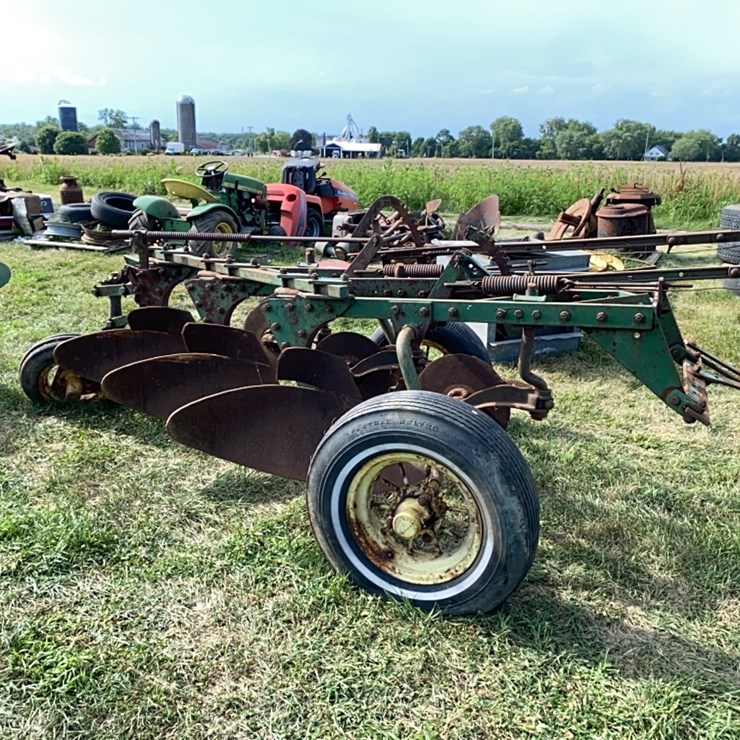 JOHN DEERE B
