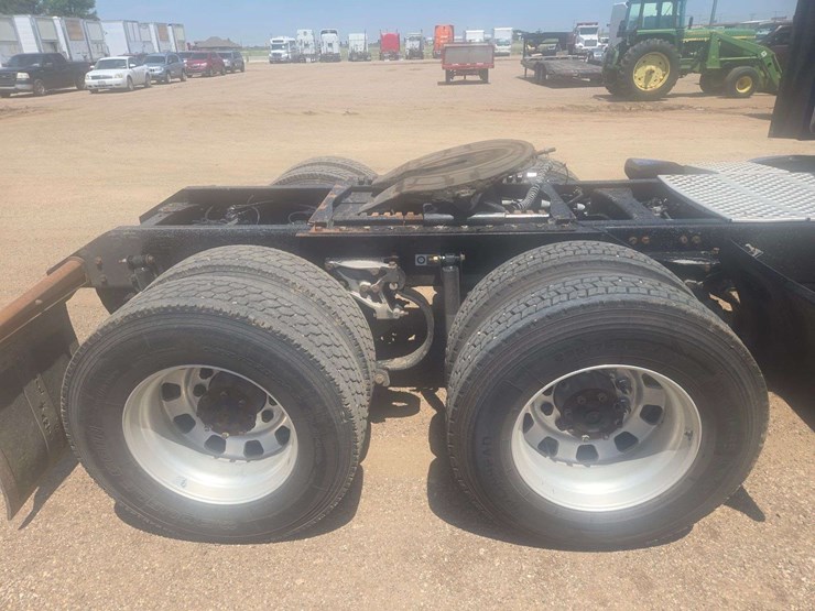 2016-kenworth-t680-image-8