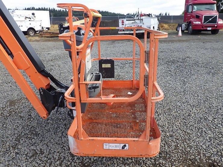 2017-jlg-600ajn-image-14