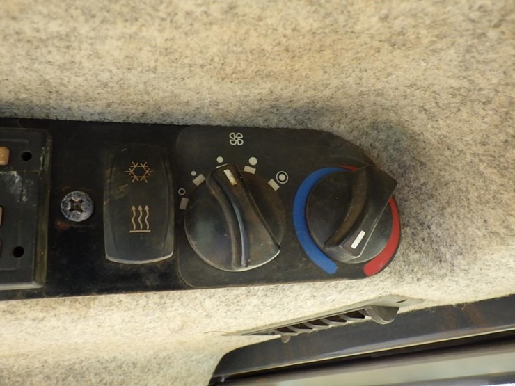 deere-750j-lt-image-34