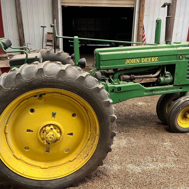 JOHN DEERE B