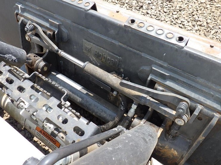 2022-bobcat-t770-image-10