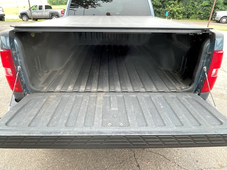 2011-chevrolet-silverado-1500-image-35