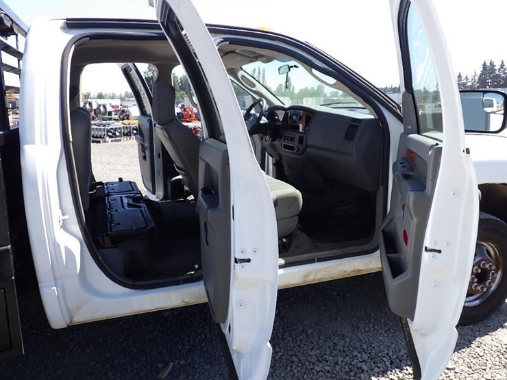 2006-dodge-ram-3500-image-17