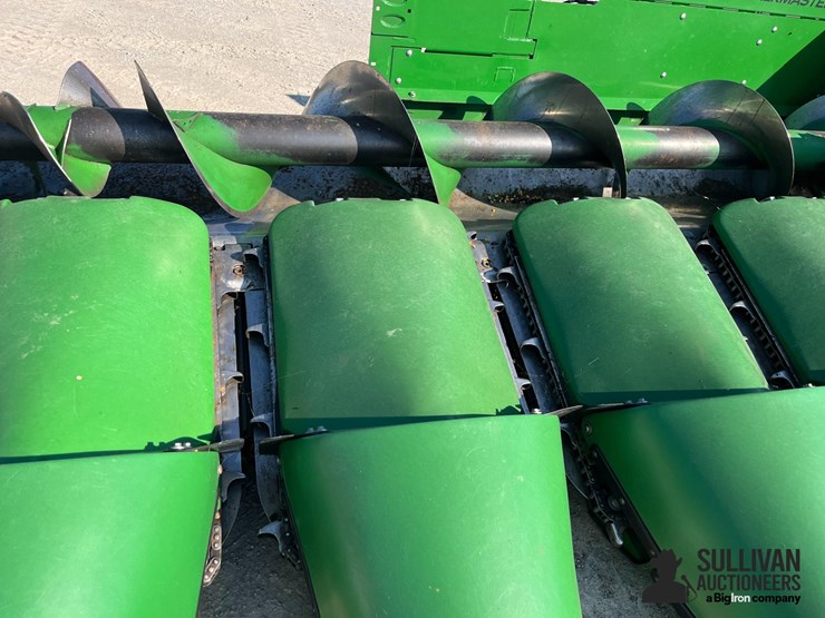 2021-john-deere-c8r-image-17