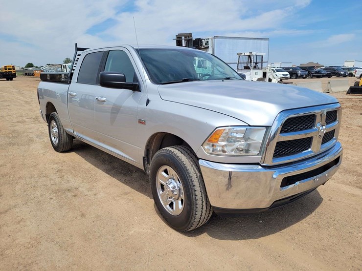 2014-ram-2500-slt-image-2