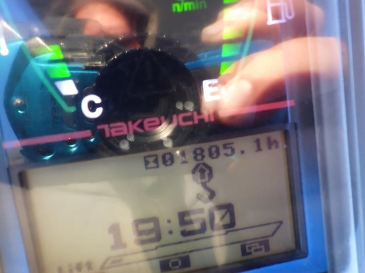 2019-takeuchi-tb260-image-32