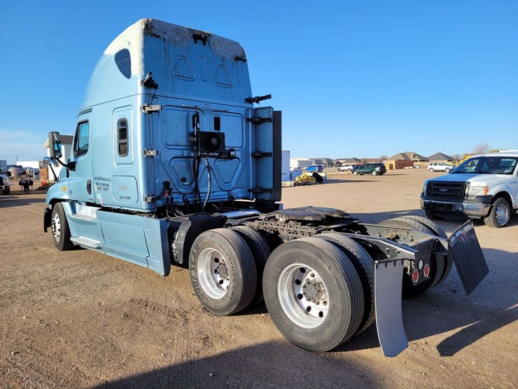 2014-freightliner-cascadia-125-image-5