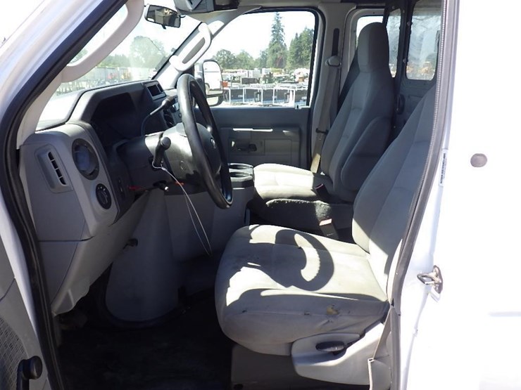 2009-utility-van-image-13