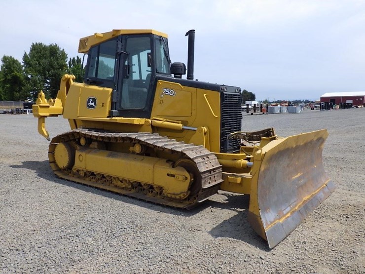 deere-750j-lt-image-2