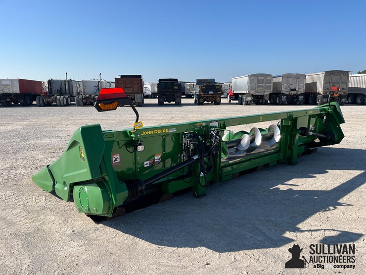 2021-john-deere-c8r-image-7