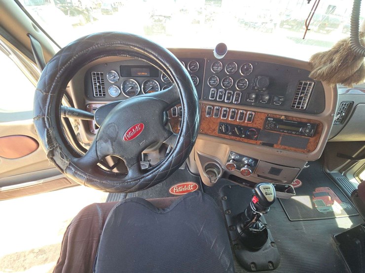 2013-peterbilt-587-image-19