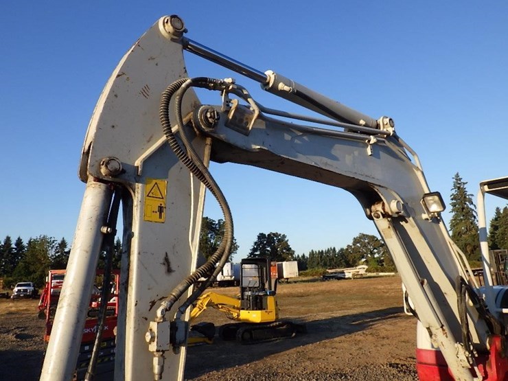 2019-takeuchi-tb260-image-12