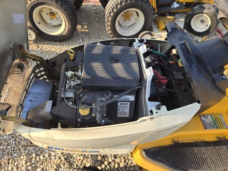 cub-cadet-gt2550-image-2