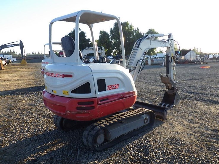 2019-takeuchi-tb230-image-4