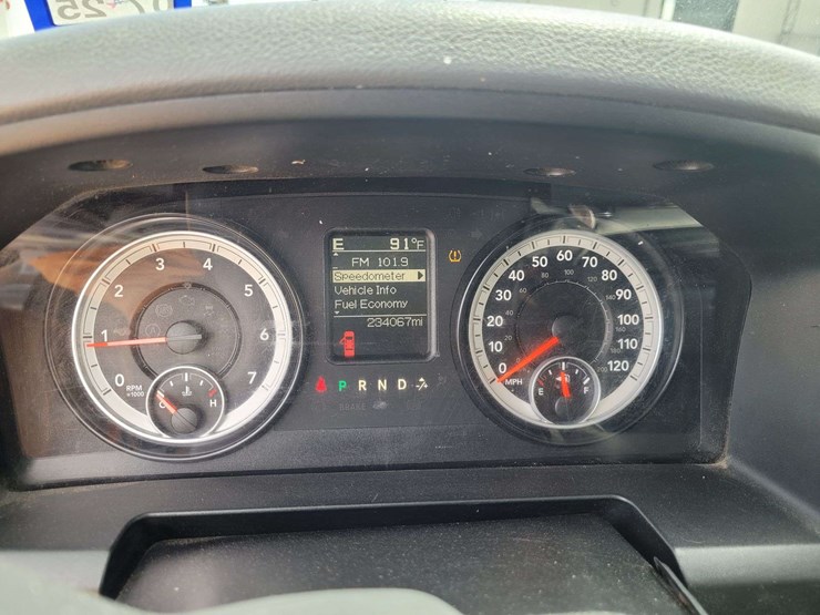 2014-ram-2500-slt-image-12