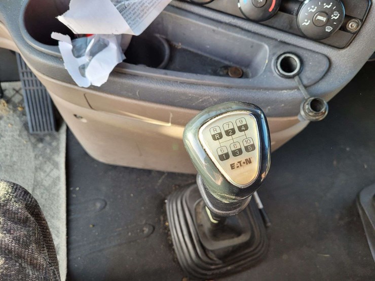 2014-freightliner-cascadia-125-image-15
