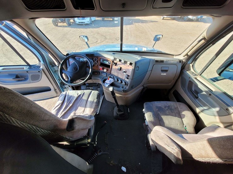 2014-freightliner-cascadia-125-image-13