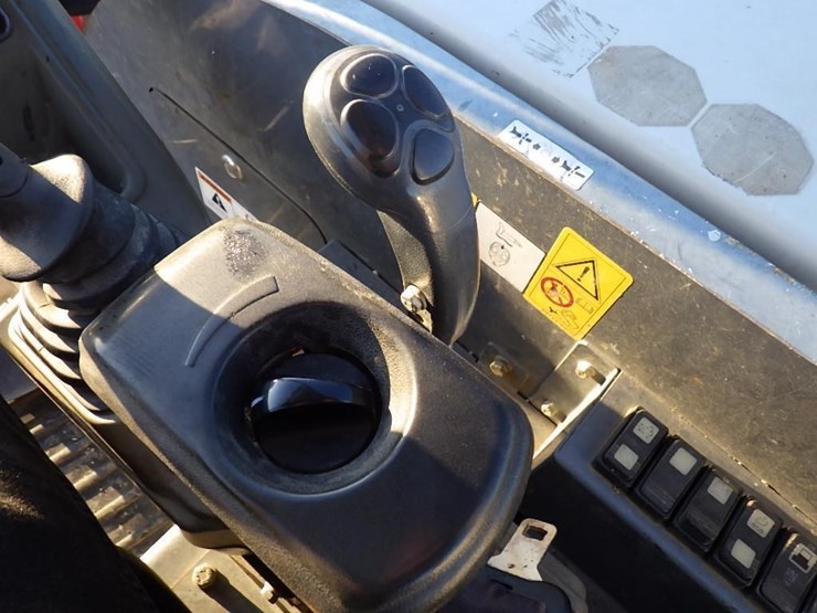 2019-takeuchi-tb260-image-28