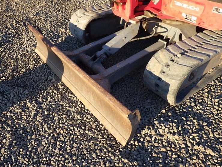 2019-takeuchi-tb260-image-13