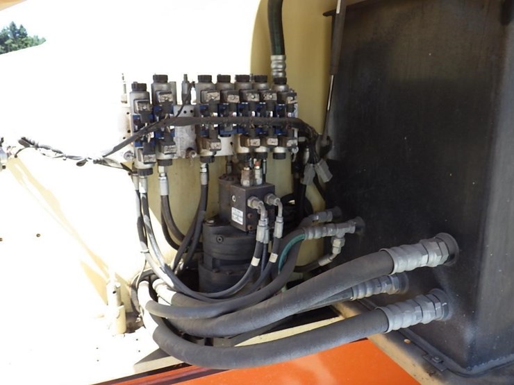 2009-jlg-400s-image-23
