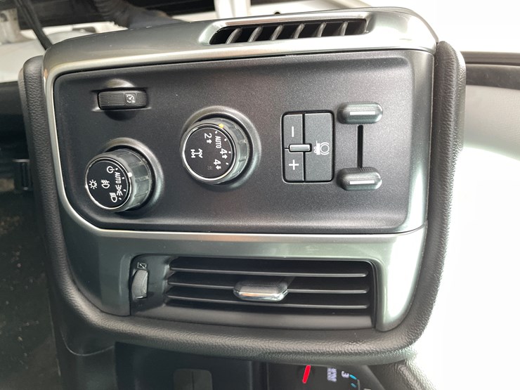 2015-chevrolet-silverado-1500-image-65