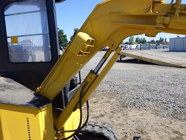 komatsu-pc12uu-image-14