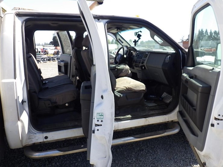 2014-ford-f550-image-16