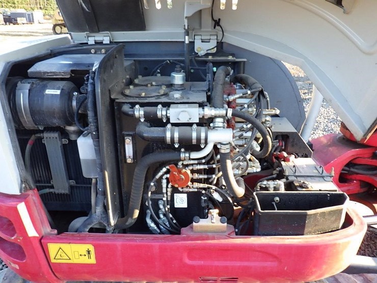2019-takeuchi-tb260-image-16