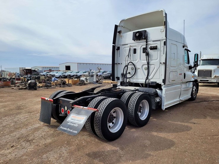 2013-freightliner-cascadia-125-image-5