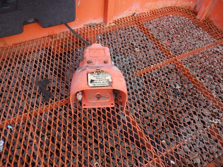 2017-jlg-600ajn-image-15