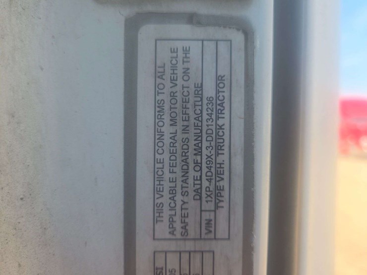 2013-peterbilt-587-image-24