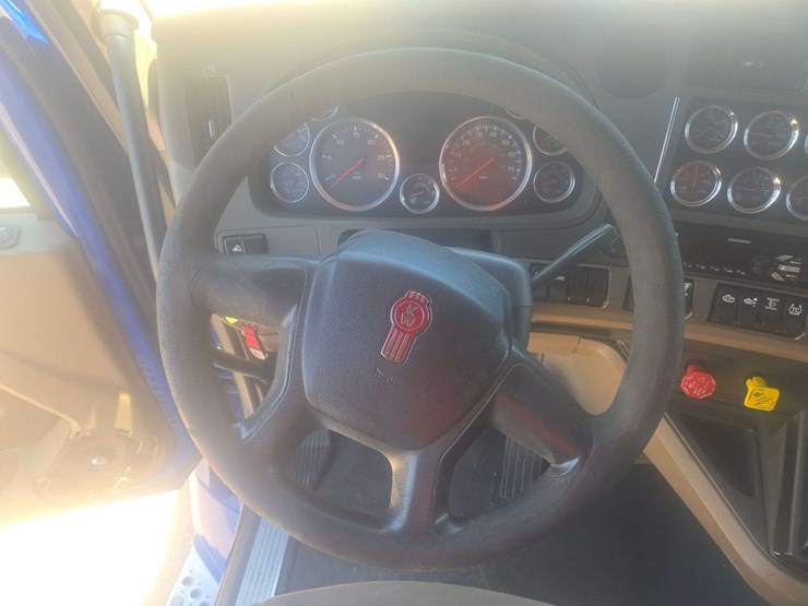 2016-kenworth-t680-image-18