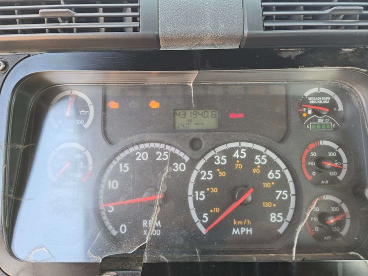 2014-freightliner-cascadia-125-image-15