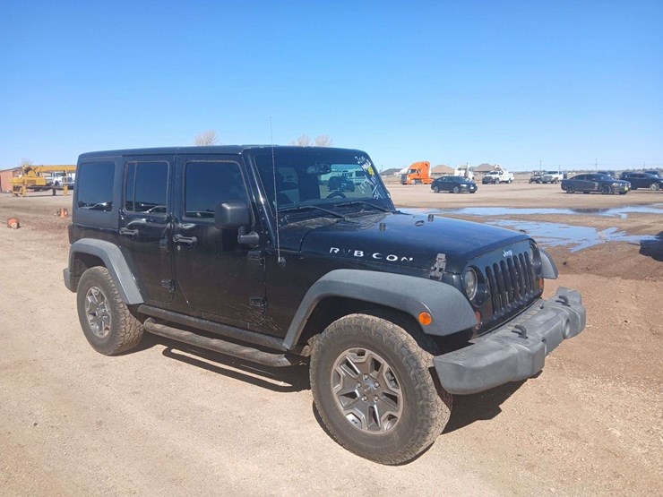 2013-jeep-wrangler-unlimited-rubicon-image-2