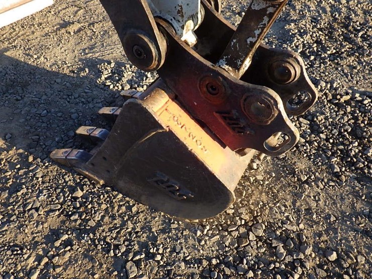 2019-takeuchi-tb230-image-8