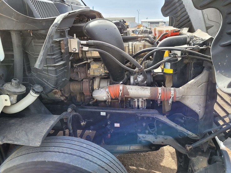 2013-freightliner-cascadia-125-image-21